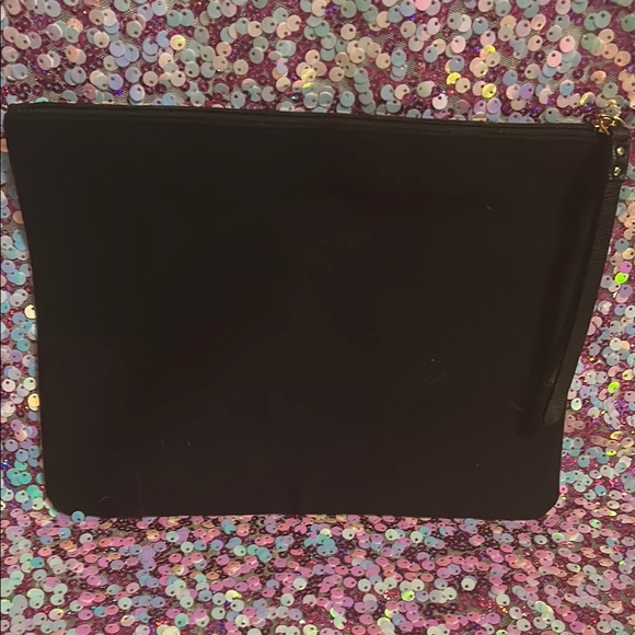 Victoria's Secret Cream Makeup bag - Picture 3 of 4